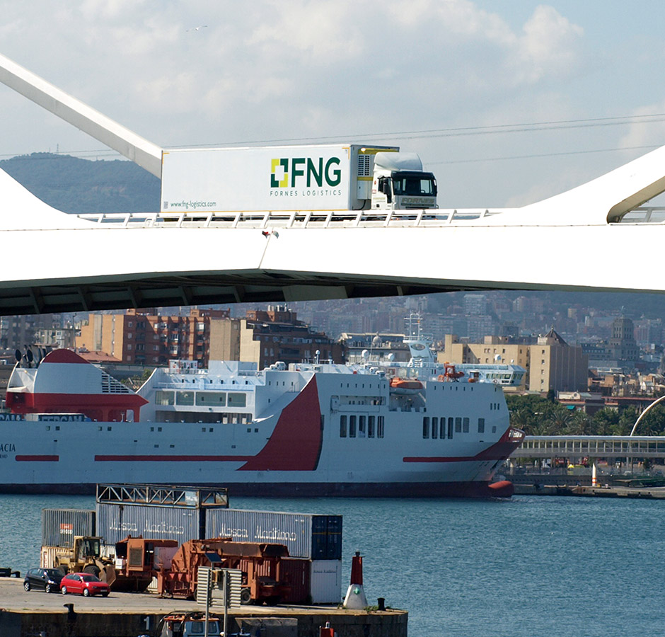 Transport between mainland and the Islands